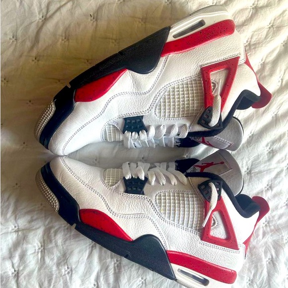 Jordan 4 red cements size 9 men